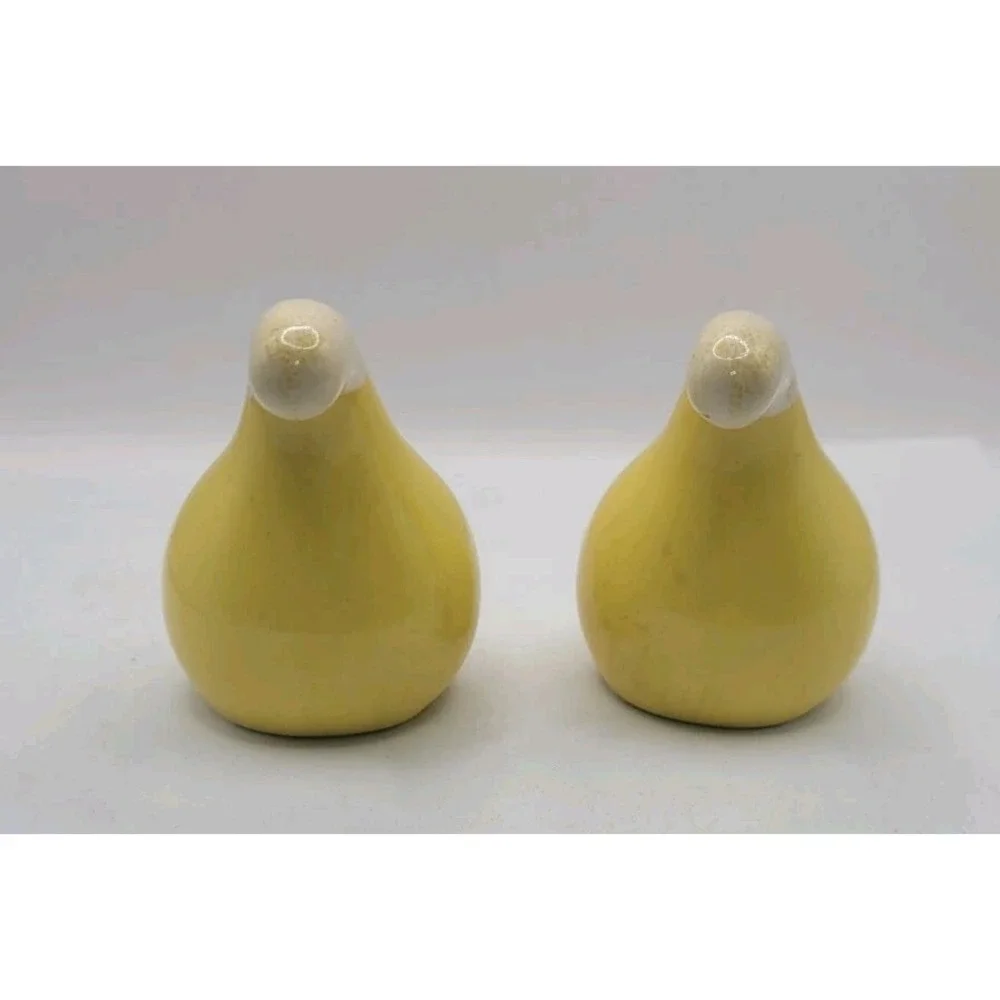 Vintage Gourd Shaped Yellow Ceramic‎ Salt And Peppr Shakers